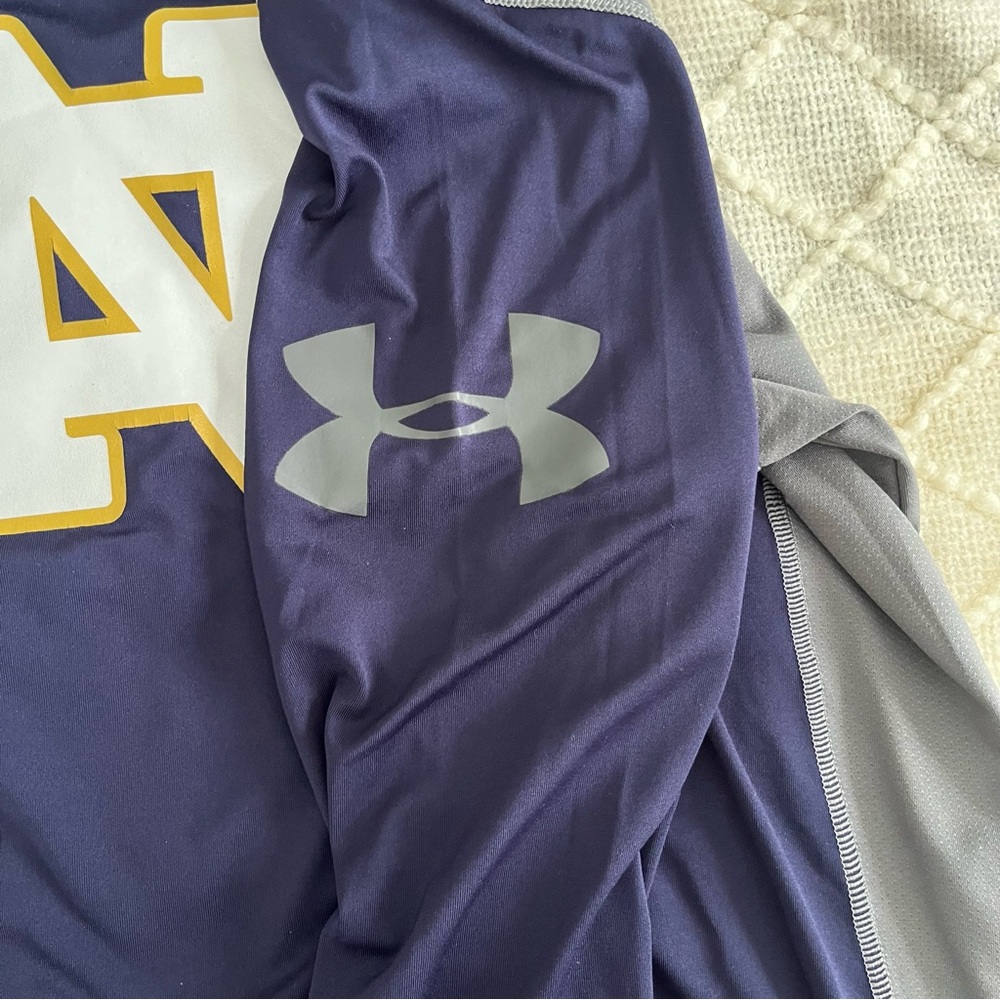 Under Armour NOTRE DAME Navy and Gray Long Sleeve Shirt SZ XL - Picture 4 of 5